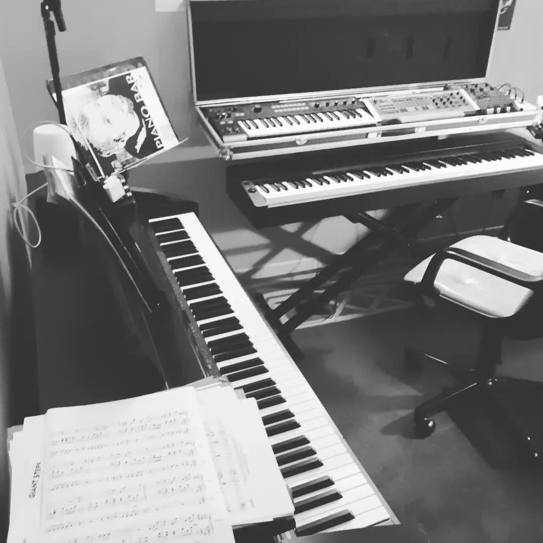 Les pianos et claviers du studio à Paulhan